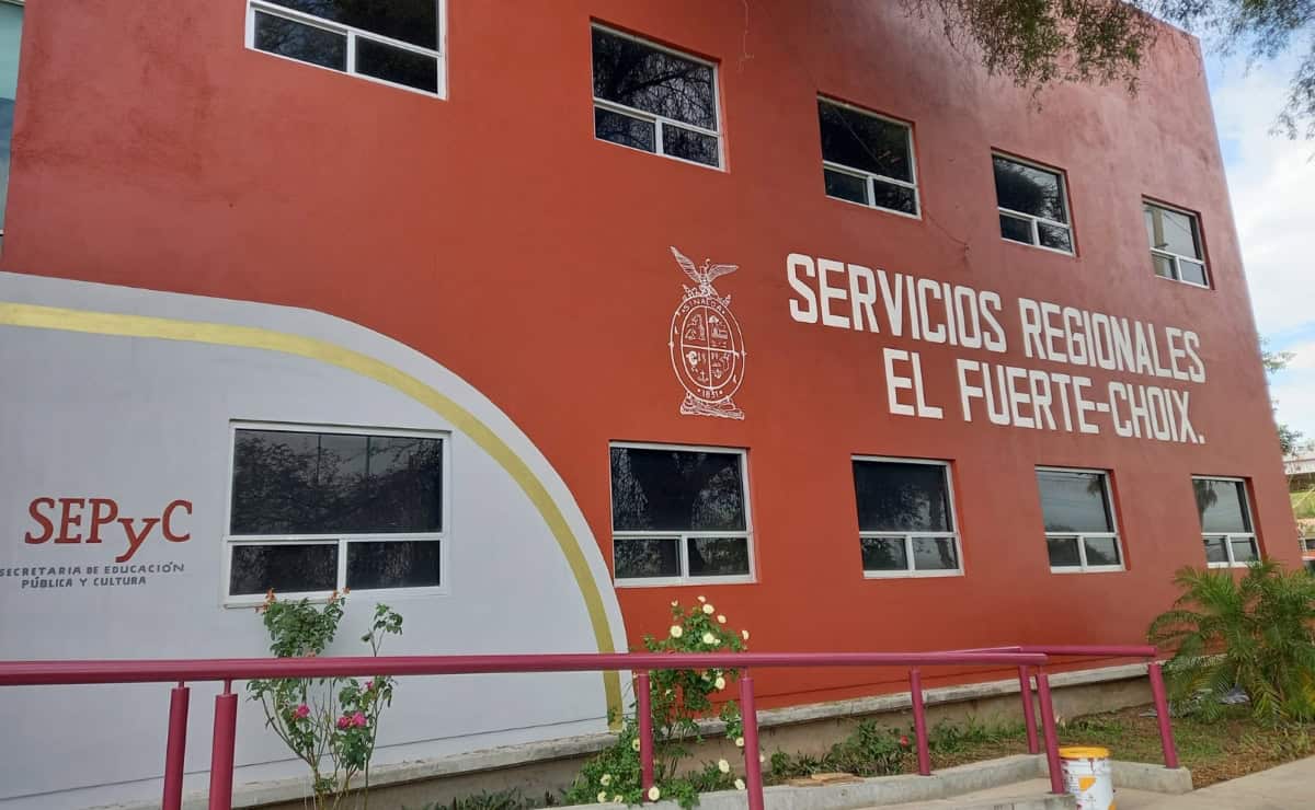 FOTO: Alumnos regresan a las aulas en Choix: “Hay mucho patrullaje en la zona serrana”