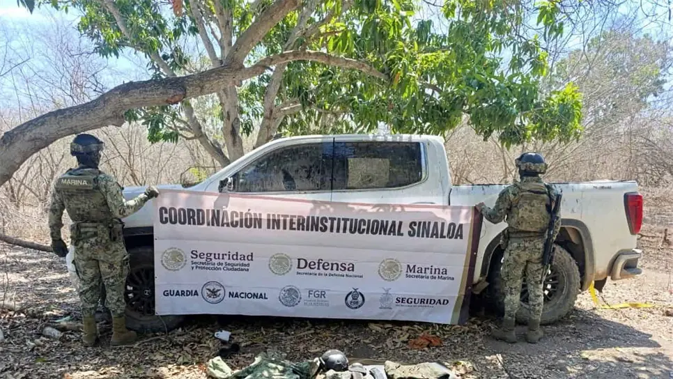 La camioneta y otros objetos asegurados. (FOTO: Cortesía)