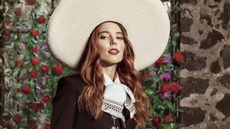 Ella es Majo Aguilar, la artista que emocionó con el himno nacional en el combate Canelo vs. Scull Ella es Majo Aguilar, la artista que emocionó con el himno nacional en el combate Canelo vs. Scull
