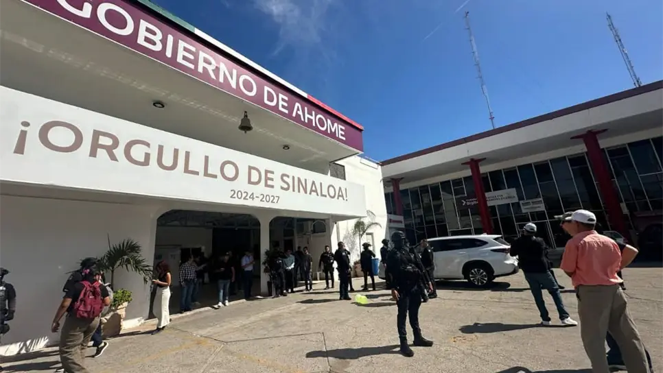 FOTO: Investigan a 9 exfuncionarios de Ahome por arrendamiento irregular de patrullas