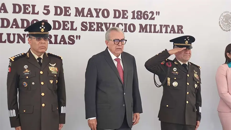Rocha Moya conmemora el 163 aniversario de la Batalla de Puebla en cuartel militar de Culiacán