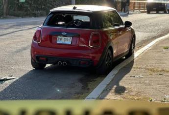Localizan un automóvil baleado en Guamúchil