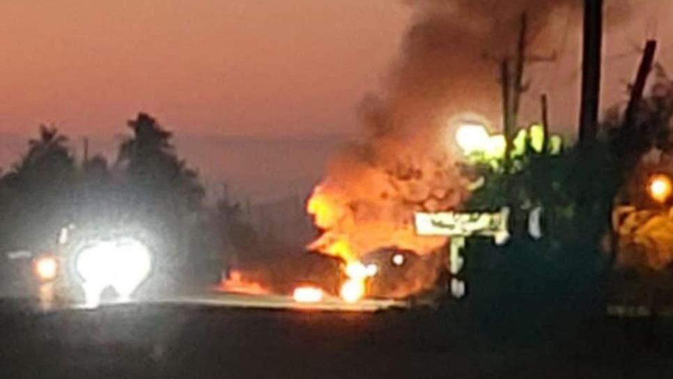 Ahora en el sur; reportan enfrentamientos con quema de vehículos en la Isla del Bosque, Escuinapa Ahora en el sur; reportan enfrentamientos con quema de vehículos en la Isla del Bosque, Escuinapa