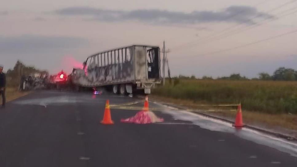 Localizan a una persona ejecutada en el bloqueo de la Maxipista Culiacán-Mazatlán Localizan a una persona ejecutada en el bloqueo de la Maxipista Culiacán-Mazatlán
