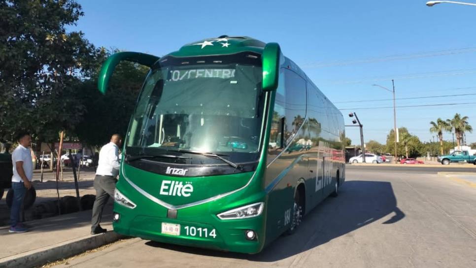 Autobús de pasajeros queda varado tras pasar por ponchallantas en Guamúchil Autobús de pasajeros queda varado tras pasar por ponchallantas en Guamúchil