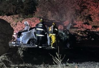 Identifican a hombre quemado dentro de un automóvil cerca del Congreso del Estado en Culiacán