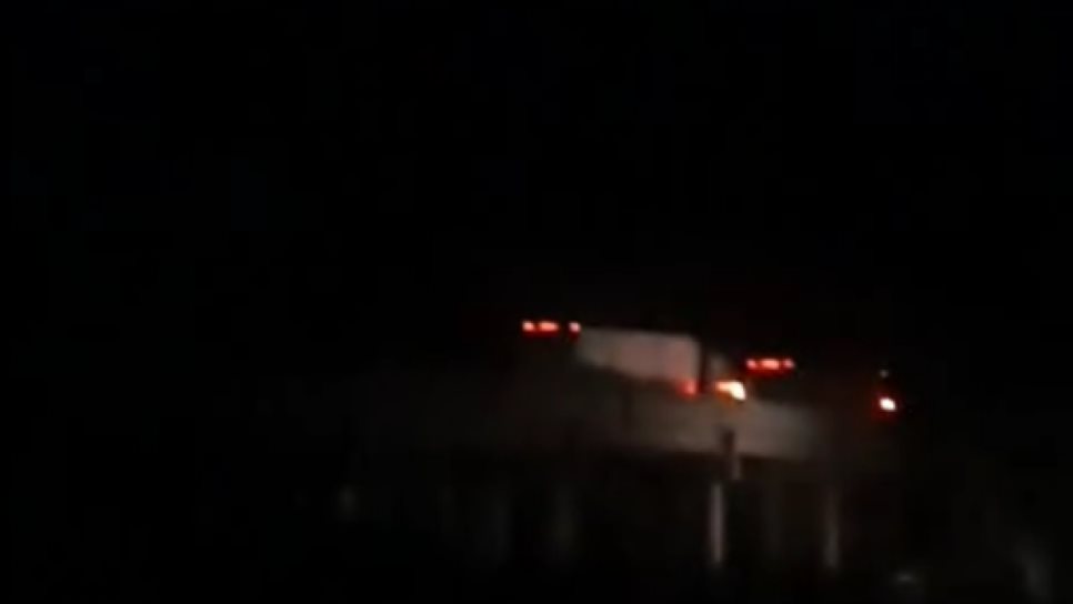 Armados bloquean autopista Benito Juárez y queman tráileres en El Batallón, Navolato Armados bloquean autopista Benito Juárez y queman tráileres en El Batallón, Navolato