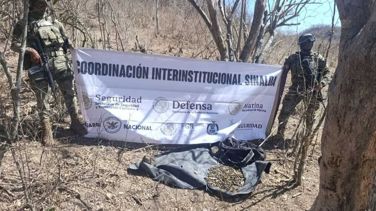 En el sitio, elementos de la Secretaría de Marina Armada de México localizaron y aseguraron 564 cartuchos de diferentes calibres