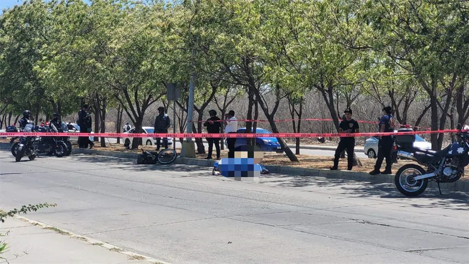 El cuerpo quedó tendido sobre la cinta asfáltica. (FOTO: Enrique Chan).