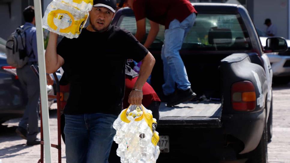 Invitan DIF Mazatlán y Gobierno Municipal a donar agua embotellada al AQUATÓN 2025 Invitan DIF Mazatlán y Gobierno Municipal a donar agua embotellada al AQUATÓN 2025