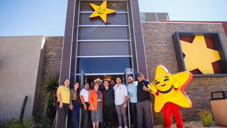 Carl Jr. llega a Guasave y ya hay fila para comprar la primera hamburguesa este 9 de mayo Carl Jr. llega a Guasave y ya hay fila para comprar la primera hamburguesa este 9 de mayo