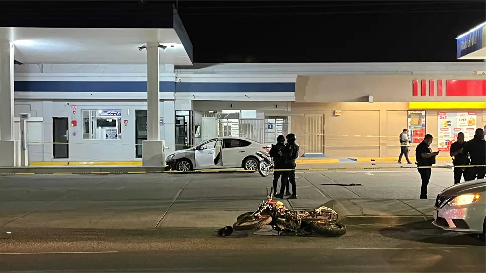 En el lugar quedó el vehículo del agente y una motocicleta. (FOTO: Enrique Chan).
