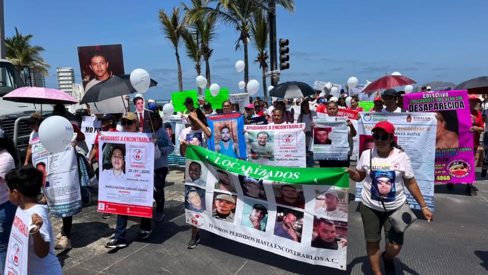 Rastreadoras de Mazatlán conmemoran el Día de las Madres con marcha Rastreadoras de Mazatlán conmemoran el Día de las Madres con marcha