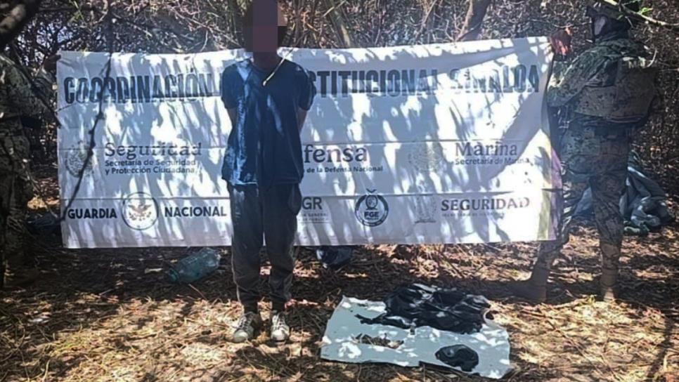 Marina decomisa tres vehículos, detiene a una persona y asegura cartuchos útiles en el sur de Sinaloa Marina decomisa tres vehículos, detiene a una persona y asegura cartuchos útiles en el sur de Sinaloa