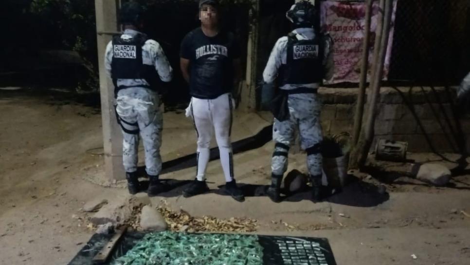 Detienen a sujeto en vehículo robado y con dosis de droga en Loma de Rodríguera, en Culiacán Detienen a sujeto en vehículo robado y con dosis de droga en Loma de Rodríguera, en Culiacán