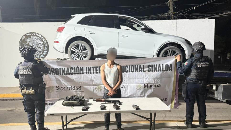 Detienen a un sujeto con un rifle de asalto, equipo táctico y cargadores en Caimanero, Mocorito Detienen a un sujeto con un rifle de asalto, equipo táctico y cargadores en Caimanero, Mocorito