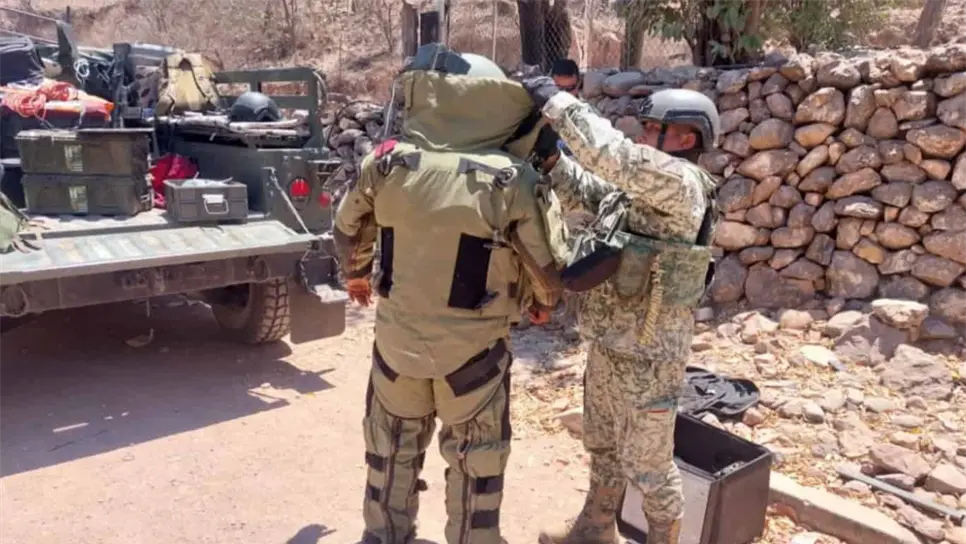 Personal especializado se hizo cargo de manipular los artefactos. (FOTO: Cortesía).