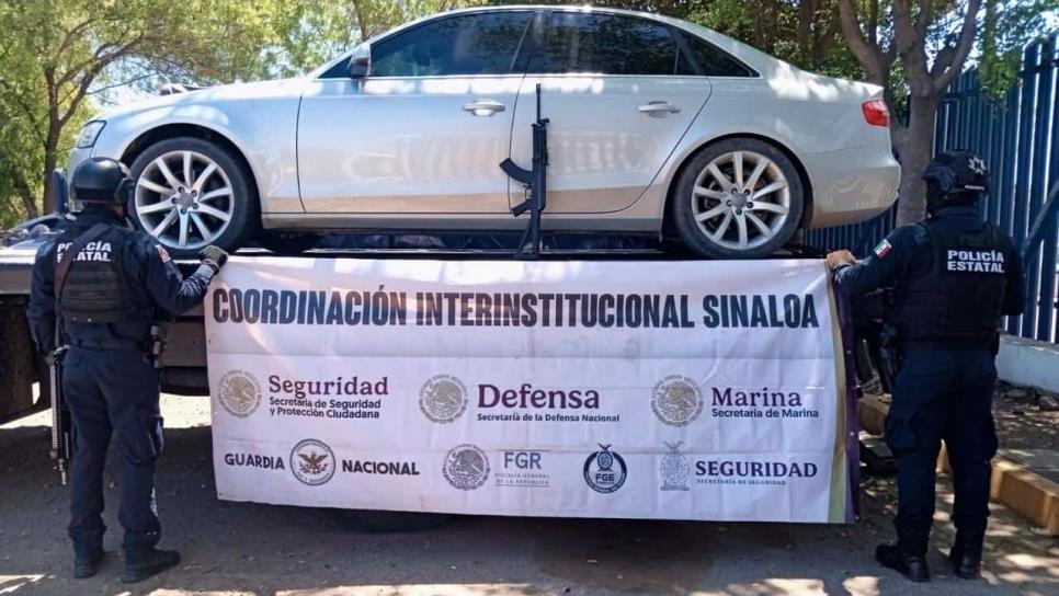 Aseguran un vehículo robado con arma larga en el sector Barrancos, Culiacán Aseguran un vehículo robado con arma larga en el sector Barrancos, Culiacán