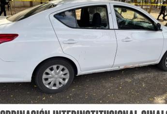 Aseguran ponchallantas y casquillos en un automóvil con impactos de bala en la colonia Las Quintas, en Culiacán