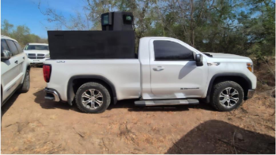 Aseguran vehículos blindados, arma larga y cartuchos en el ejido Los Cascabeles, en Culiacán Aseguran vehículos blindados, arma larga y cartuchos en el ejido Los Cascabeles, en Culiacán