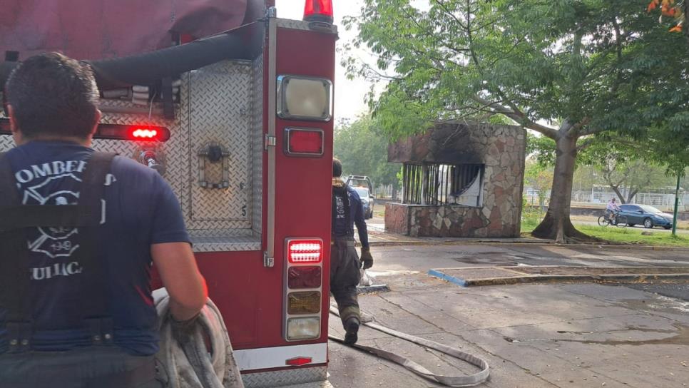 Se incendia una caseta del Zoológico de Culiacán; Bomberos logran sofocar el fuego Se incendia una caseta del Zoológico de Culiacán; Bomberos logran sofocar el fuego