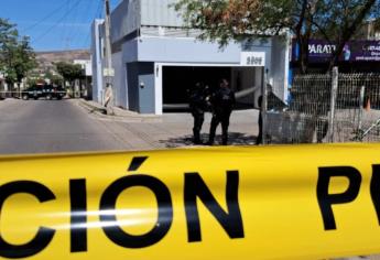 Balean una casa y derriban portón en San Benito, en Culiacán