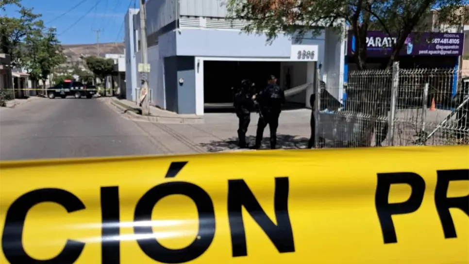 FOTO: Atacan a balazos casa y derriban portón en San Benito, en Culiacán