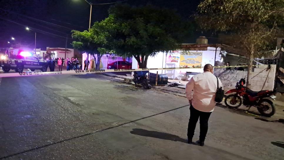 Ejecutan a dos personas frente a una cocina económica en Prados del Sol, Culiacán Ejecutan a dos personas frente a una cocina económica en Prados del Sol, Culiacán