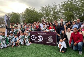 Gámez Mendívil entrega cancha de fútbol y 5 pavimentaciones en Country del Río