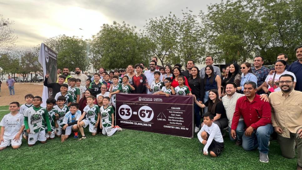 Gámez Mendívil entrega cancha de fútbol y 5 pavimentaciones en Country del Río Gámez Mendívil entrega cancha de fútbol y 5 pavimentaciones en Country del Río
