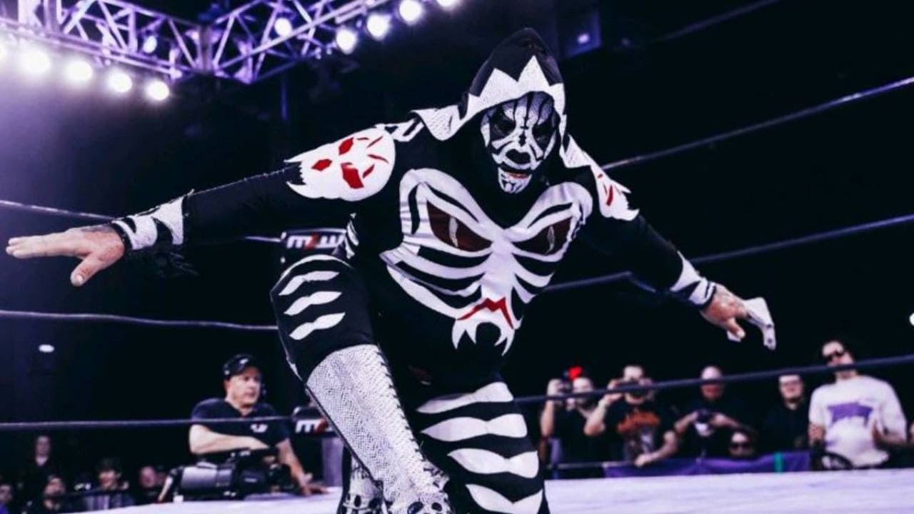 L.A. Park es una figura central en la lucha libre mexicana, conocido por su estilo rudo, su icónico personaje de esqueleto y su legado en el ring