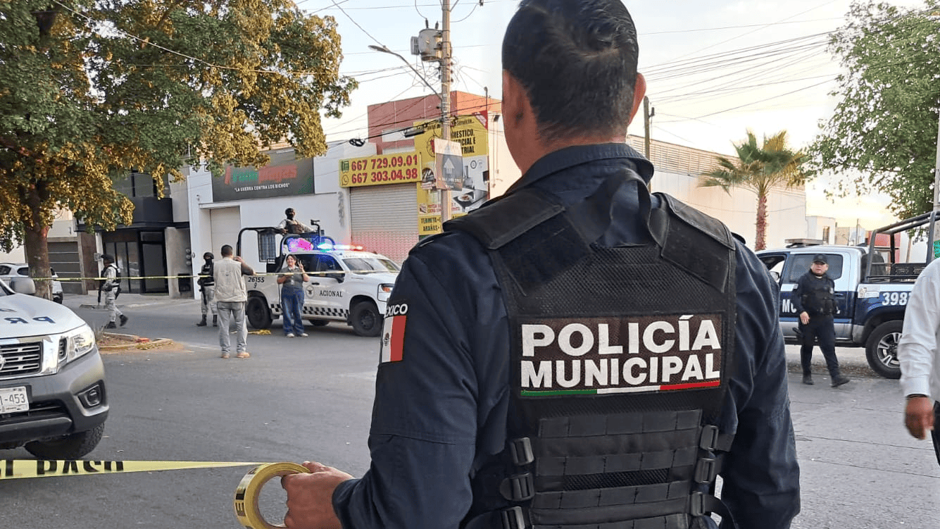 Autoridades arribaron al lugar y acordonaron la zona. (FOTO: Luis Ramírez).