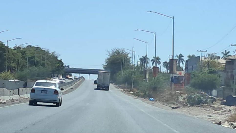Despojan dos vehículos por La Costerita cerca de la Primavera, Culiacán Despojan dos vehículos por La Costerita cerca de la Primavera, Culiacán
