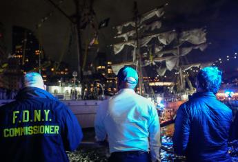 Confirman dos marinos muertos del Buque Escuela Cuauhtémoc tras choque en puente de NY