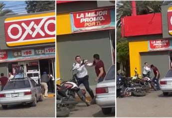Lo detienen por falta de casco y se abalanza a los golpes contra los tránsitos en Ahome