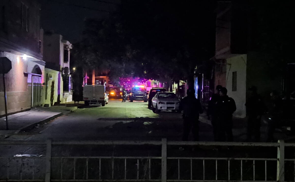 FOTO: Pareja es atacada a balazos en un intento de despojo de vehículo 