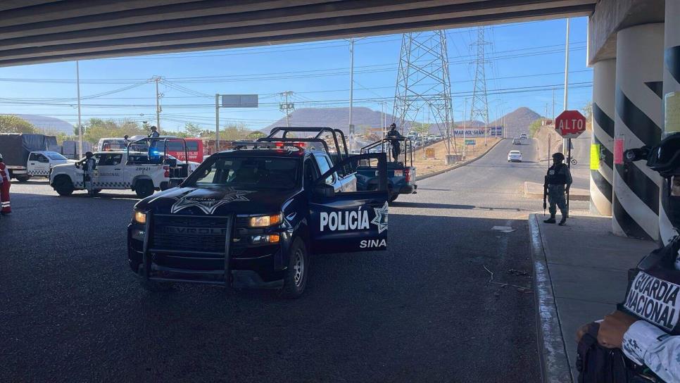 Fusilan a 3 hombres abajo del puente de la Obregón en Culiacán; uno está grave, hay dos heridos Fusilan a 3 hombres abajo del puente de la Obregón en Culiacán; uno está grave, hay dos heridos