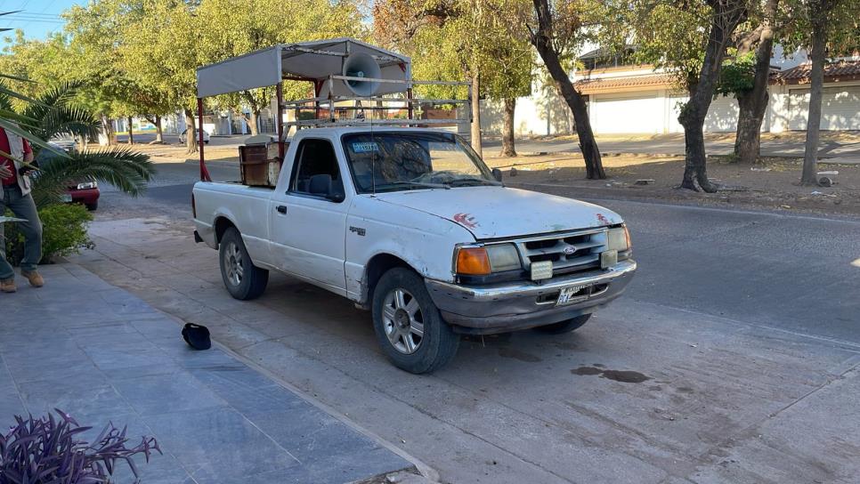 Encuentran asesinado a balazos a un vendedor de cocos en el fraccionamiento La Campiña, en Culiacán Encuentran asesinado a balazos a un vendedor de cocos en el fraccionamiento La Campiña, en Culiacán