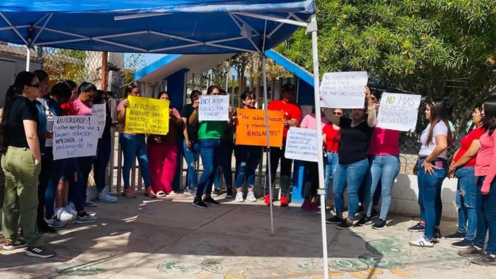 Padres toman kínder en El Aguajito tras casos de deshidratación por falta de aire acondicionado Padres toman kínder en El Aguajito tras casos de deshidratación por falta de aire acondicionado