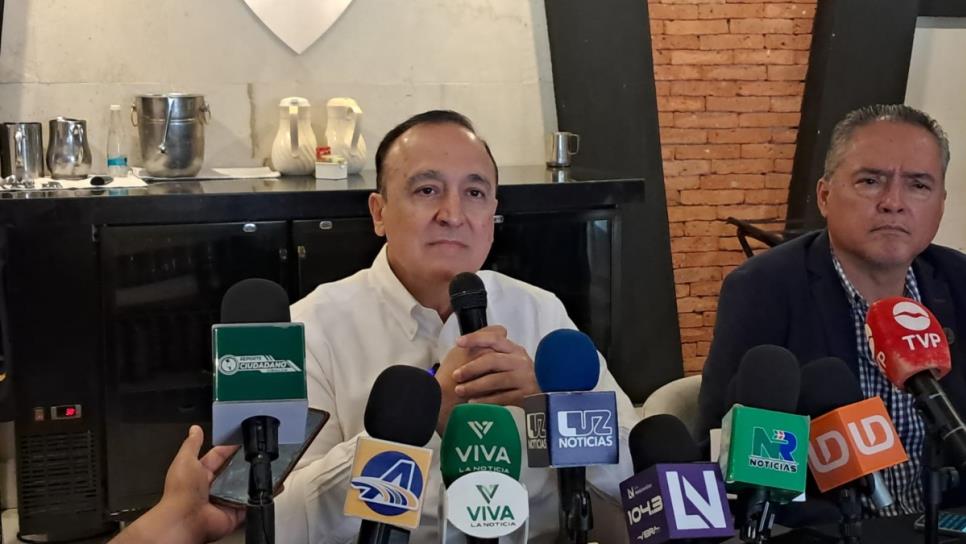 Bloqueos en Los Mochis fueron para que grupos no acudieran a balacera en Angostura: Antonio Menéndez Bloqueos en Los Mochis fueron para que grupos no acudieran a balacera en Angostura: Antonio Menéndez