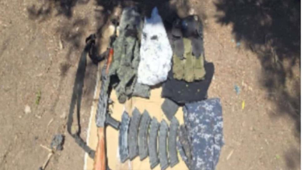 Aseguran un arma, cargadores, cartuchos y equipo táctico en el campo Paralelo 38, Navolato Aseguran un arma, cargadores, cartuchos y equipo táctico en el campo Paralelo 38, Navolato