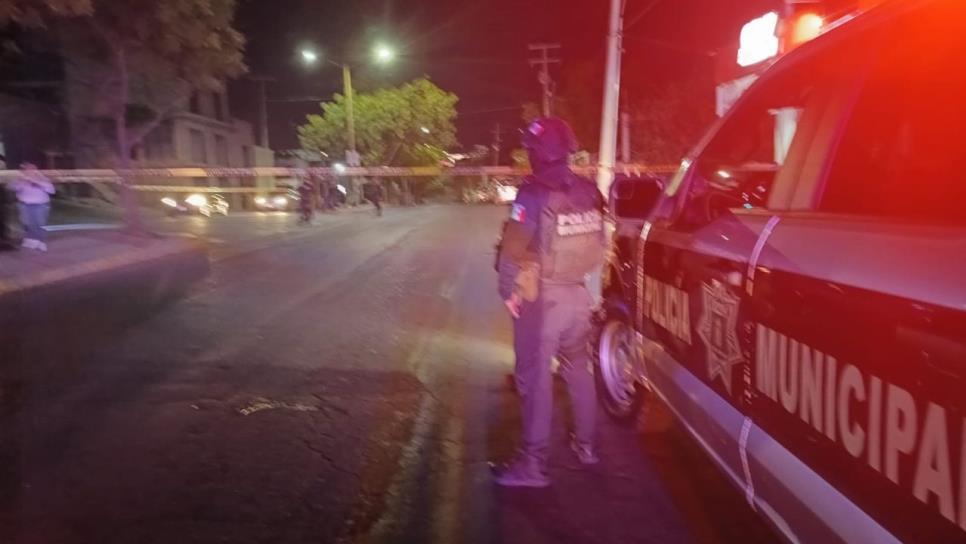 Sujetos asesinan a balazos a un motociclista por una de las calles del fraccionamiento Alturas del Sur en Culiacán Sujetos asesinan a balazos a un motociclista por una de las calles del fraccionamiento Alturas del Sur en Culiacán