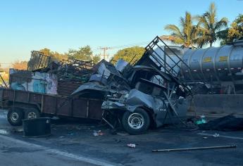 Encontronazo entre camioneta y tráiler deja un lesionado en El Castillo, Mazatlán
