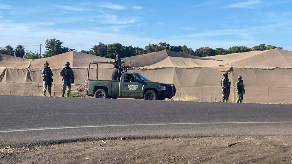 Se enfrentan civiles y militares en La Palma, Navolato; helicóptero Black Hawk dispara desde el aire Se enfrentan civiles y militares en La Palma, Navolato; helicóptero Black Hawk dispara desde el aire