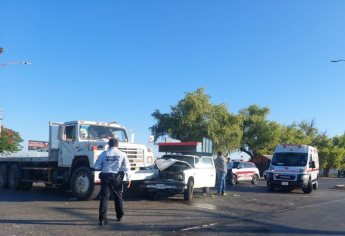 Dos personas lesionadas en aparatoso accidente en la Mochis - Topo