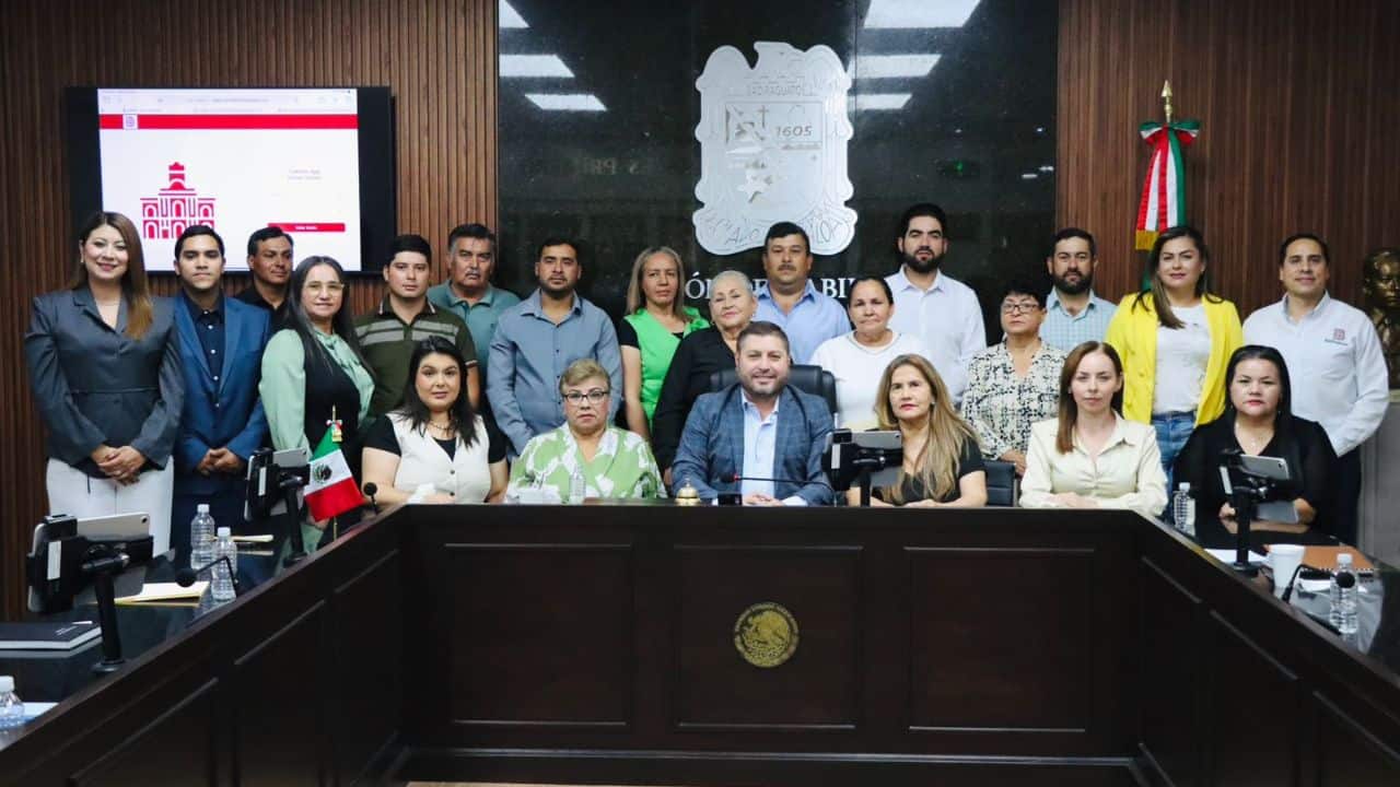 El presidente municipal José Paz López Elenes, agradeció la disposición de todas las fuerzas políticas que conforman el Cabildo, señalando que la participación de los síndicos es indispensable para el beneficio directo de las familias de todas las comunidades