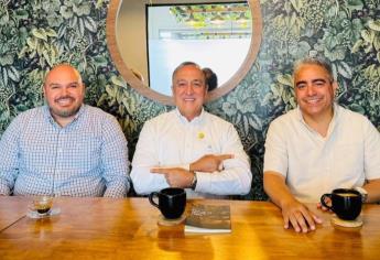 Nuevos funcionarios en Ahome intercambian cargos en el ayuntamiento
