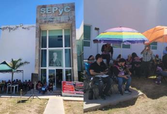 Maestros paralizan clases en 12 escuelas en el norte de Sinaloa