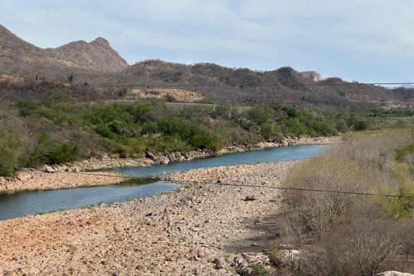 ¿Cuántas comunidades en Choix sufren de la falta de agua por sequía?