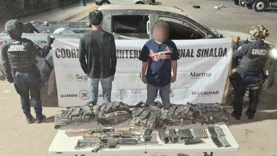 Detienen a dos hombres fuertemente armados en Navolato tras intensa persecución Detienen a dos hombres fuertemente armados en Navolato tras intensa persecución